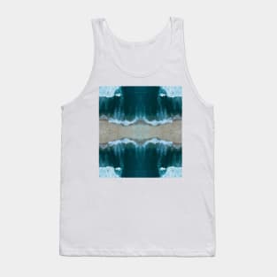 Blue Ocean Waves on the summer beach under palm tree Tank Top